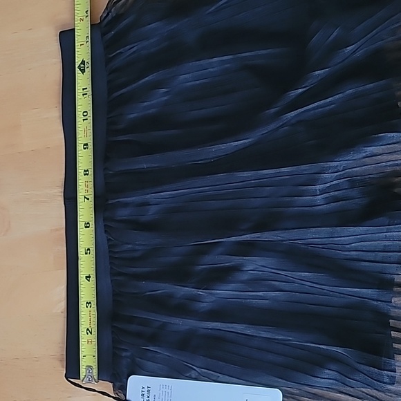 ALO Yoga Mesh Flirty Tennis Skirt Size M - Picture 9 of 10